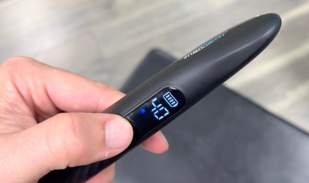 demonstrating how the achedaway scraper has integrated heat in the tool by showing the display with 40 degrees celsius written on it